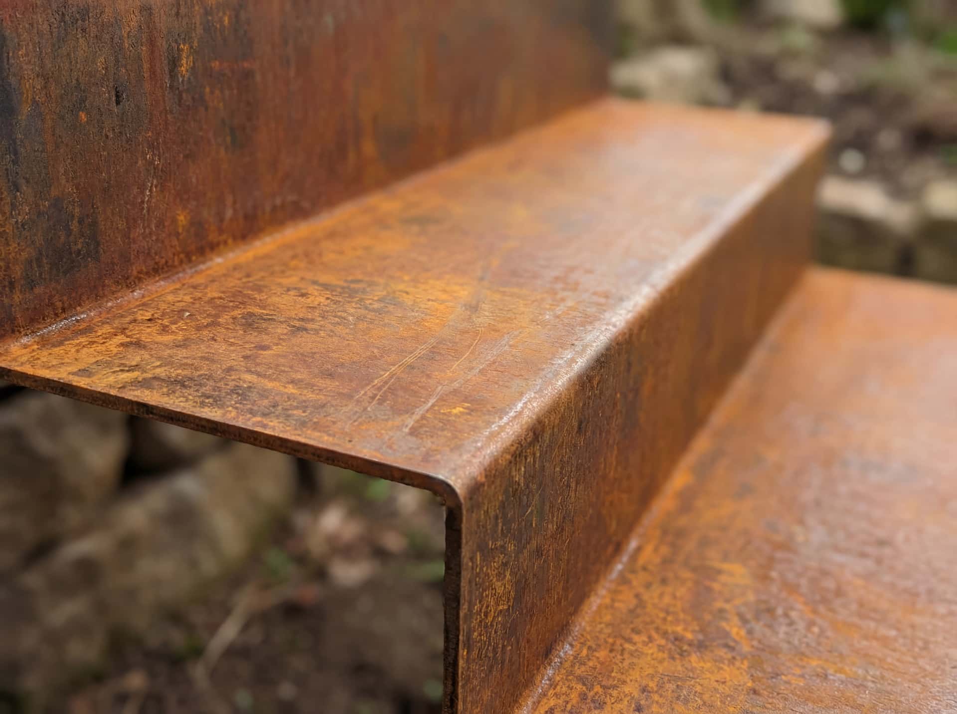 Détail de pliage acier Corten patiné